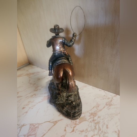 Bradford Exchange Range Rider John Wayne Bronze Looking Statue Read Description - Picture 8 of 8